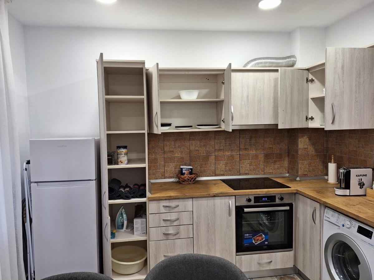 Black Eagle Central Unirii Square, 2 King Size Bedrooms, Free Private Parking Орадя Экстерьер фото