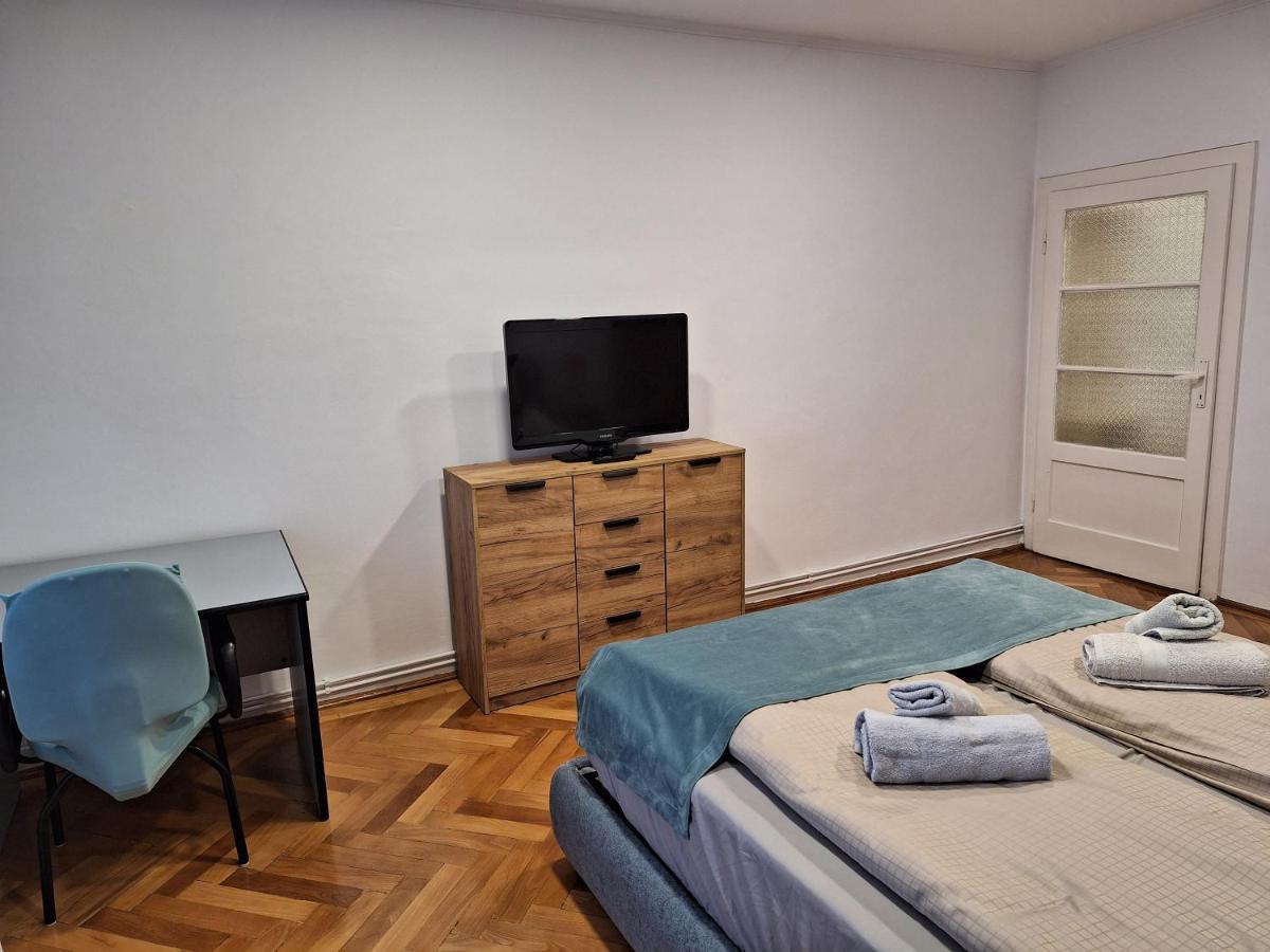 Black Eagle Central Unirii Square, 2 King Size Bedrooms, Free Private Parking Орадя Экстерьер фото