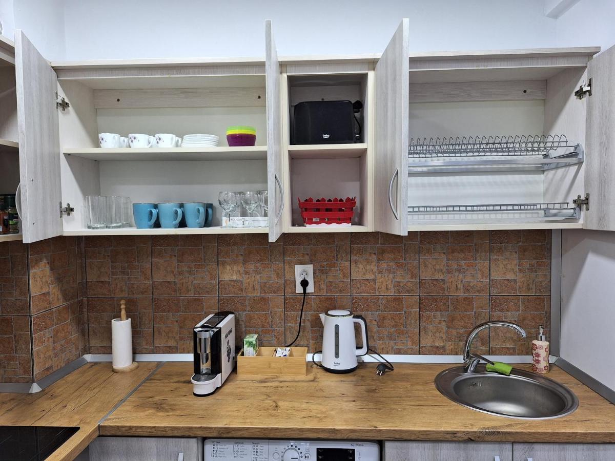 Black Eagle Central Unirii Square, 2 King Size Bedrooms, Free Private Parking Орадя Экстерьер фото
