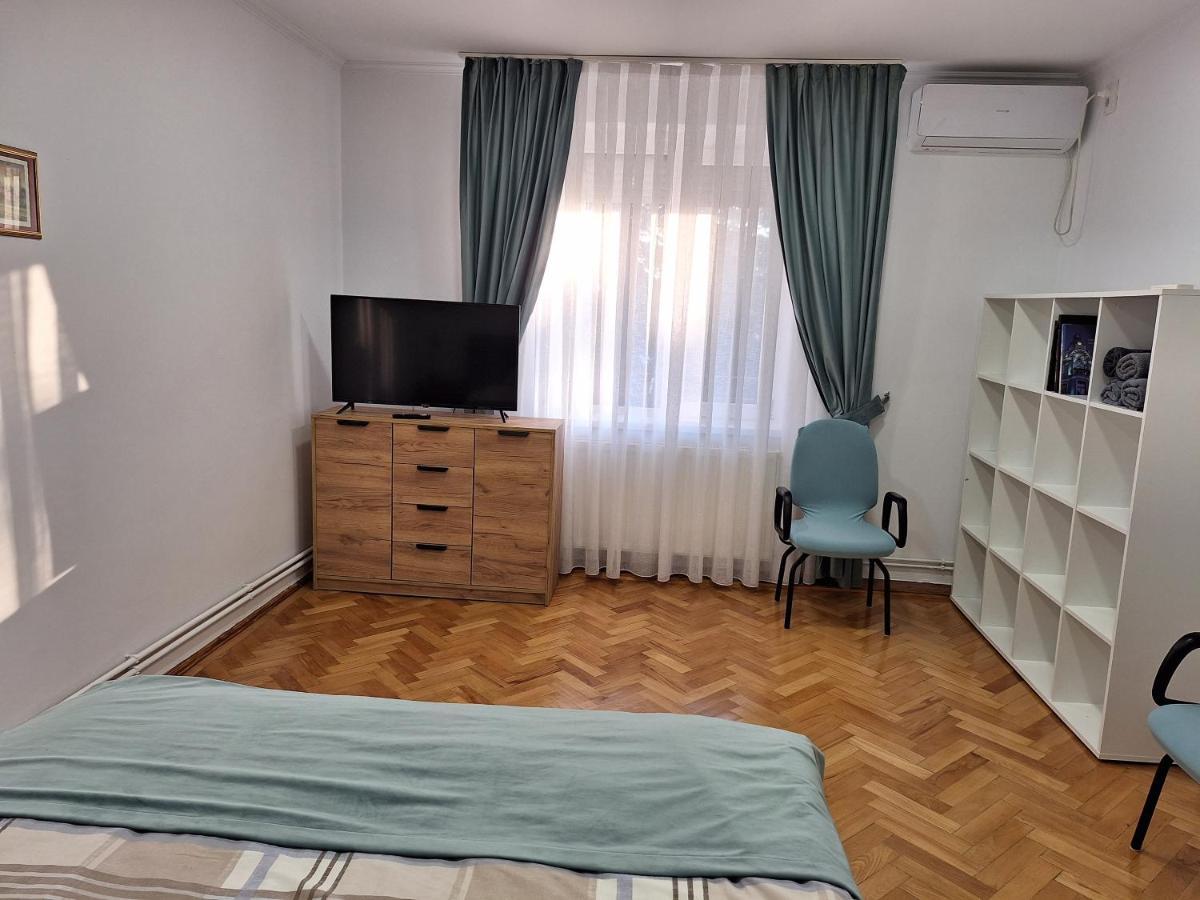 Black Eagle Central Unirii Square, 2 King Size Bedrooms, Free Private Parking Орадя Экстерьер фото