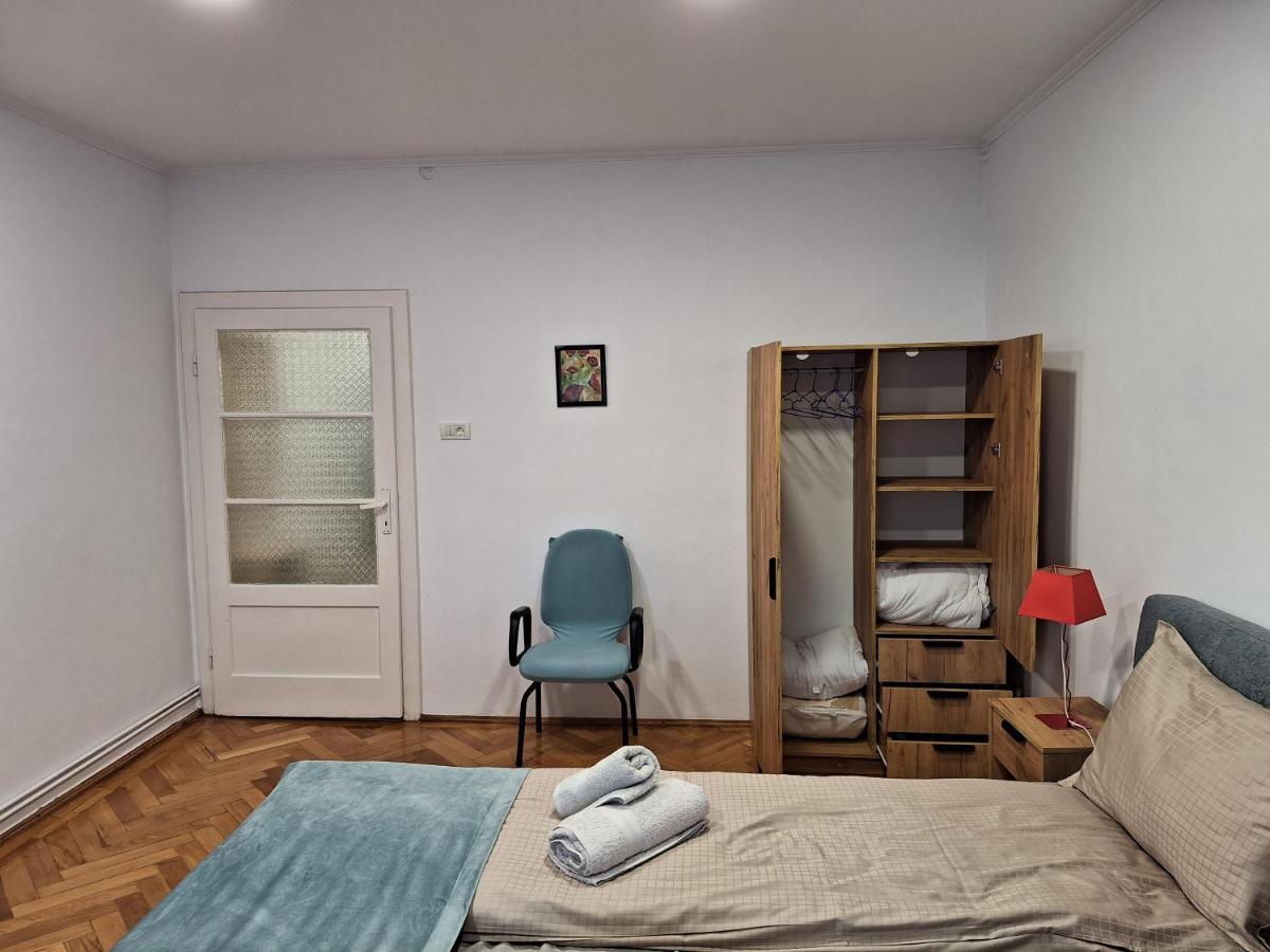 Black Eagle Central Unirii Square, 2 King Size Bedrooms, Free Private Parking Орадя Экстерьер фото
