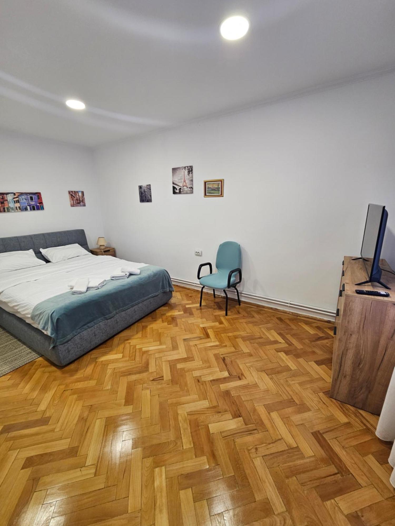 Black Eagle Central Unirii Square, 2 King Size Bedrooms, Free Private Parking Орадя Экстерьер фото